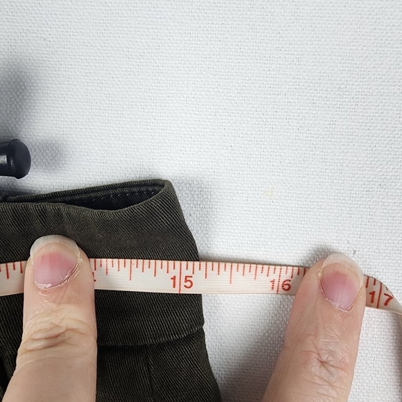 Vince Dark Green Bermuda Shorts Size 4 Gorpcore Neutral Minimalist Linen - Picture 3 of 6